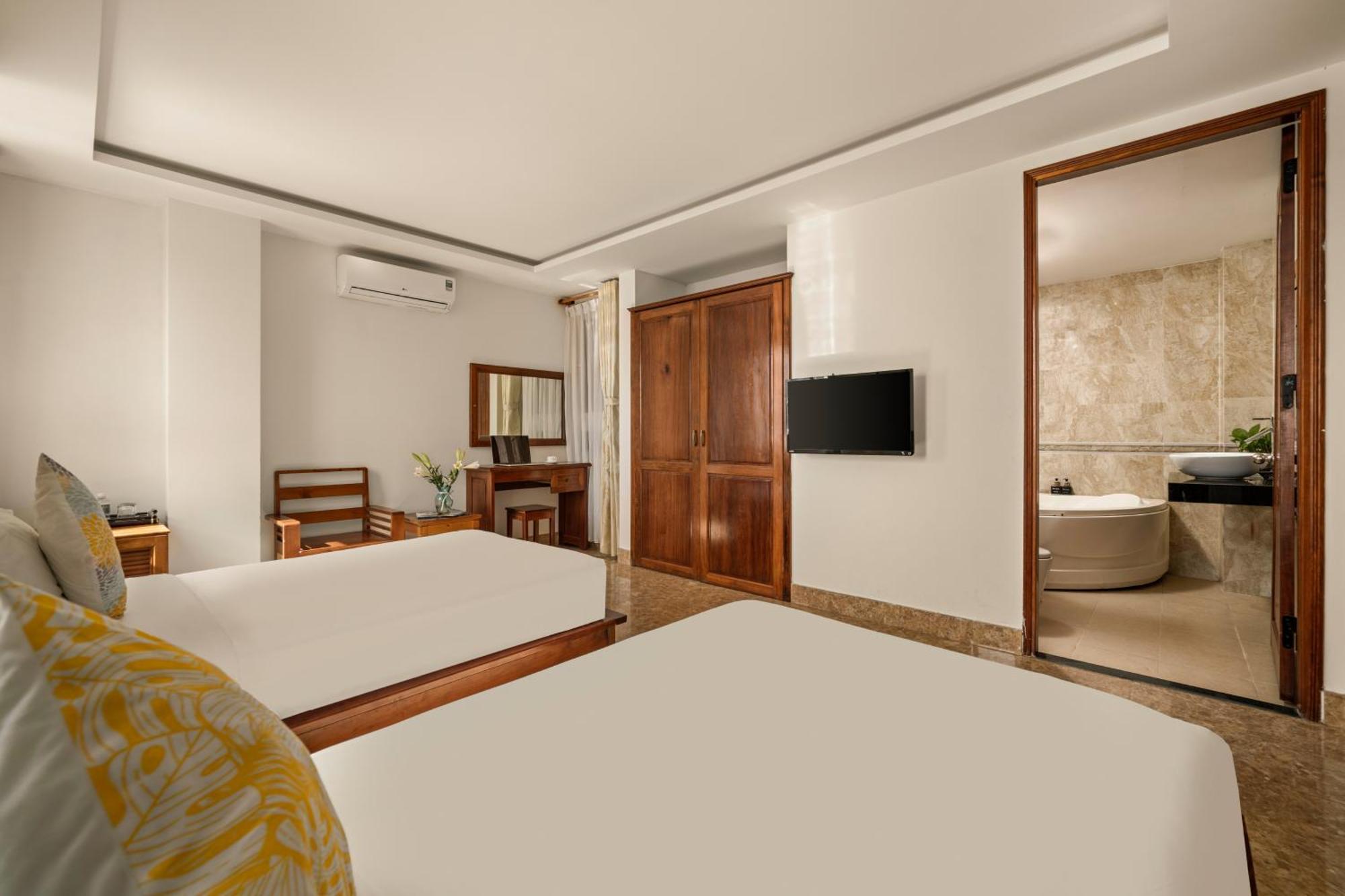 Titan Hotel Da Nang Exterior photo