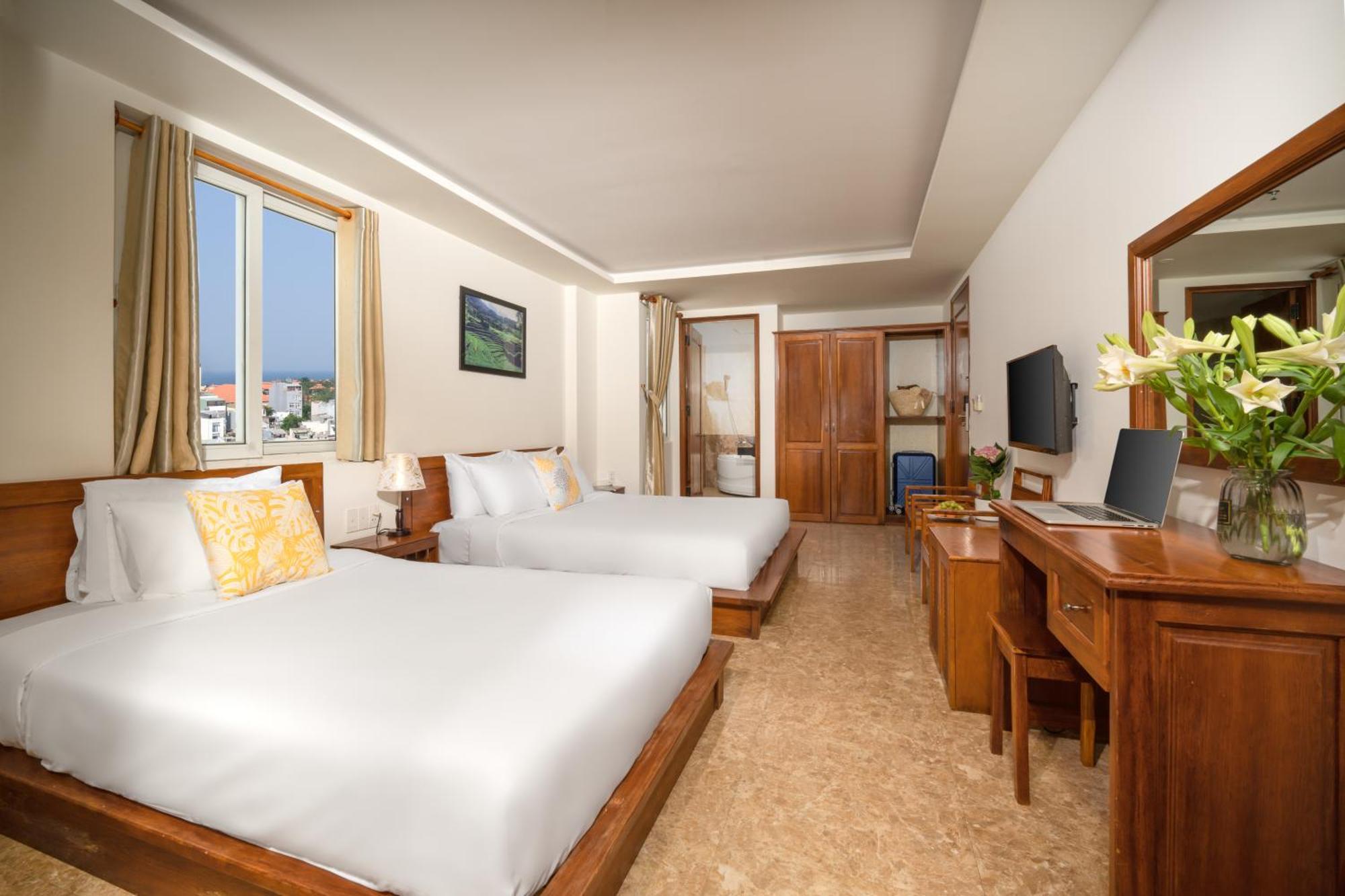 Titan Hotel Da Nang Exterior photo
