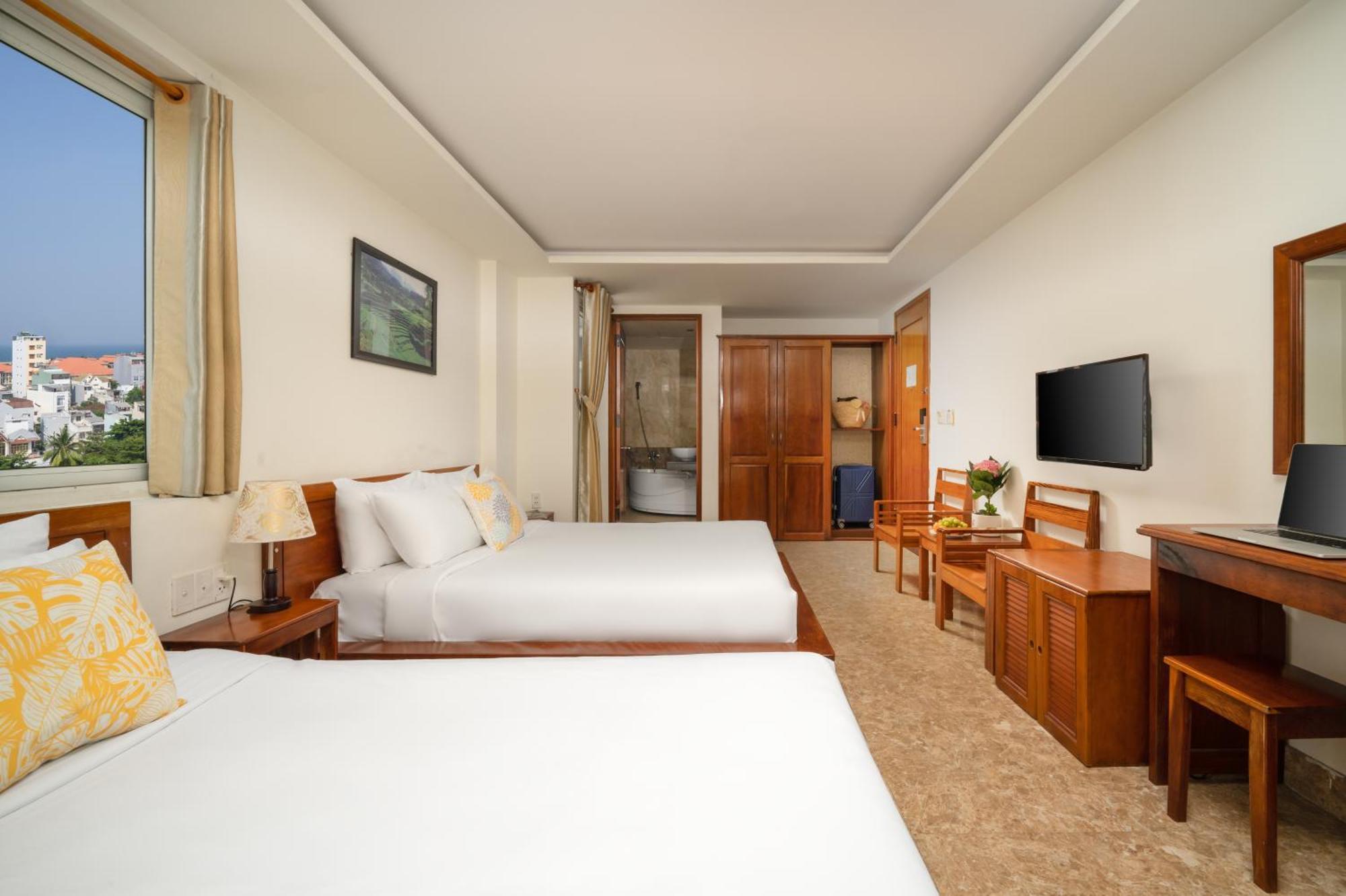 Titan Hotel Da Nang Exterior photo