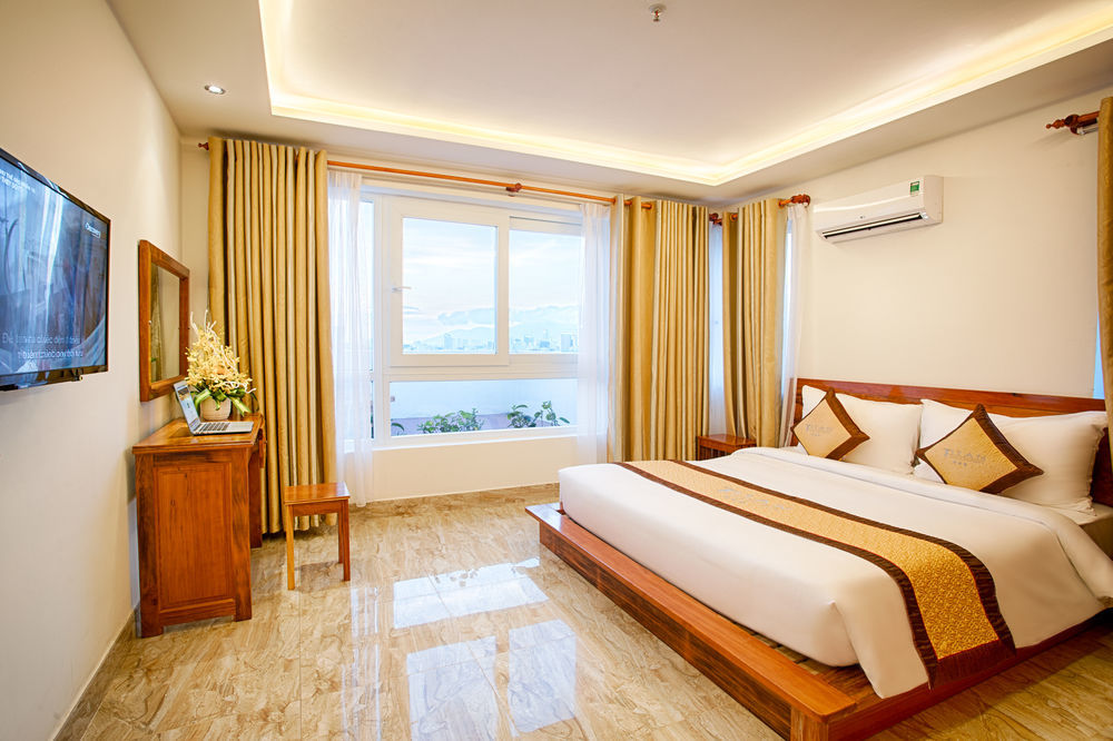 Titan Hotel Da Nang Exterior photo